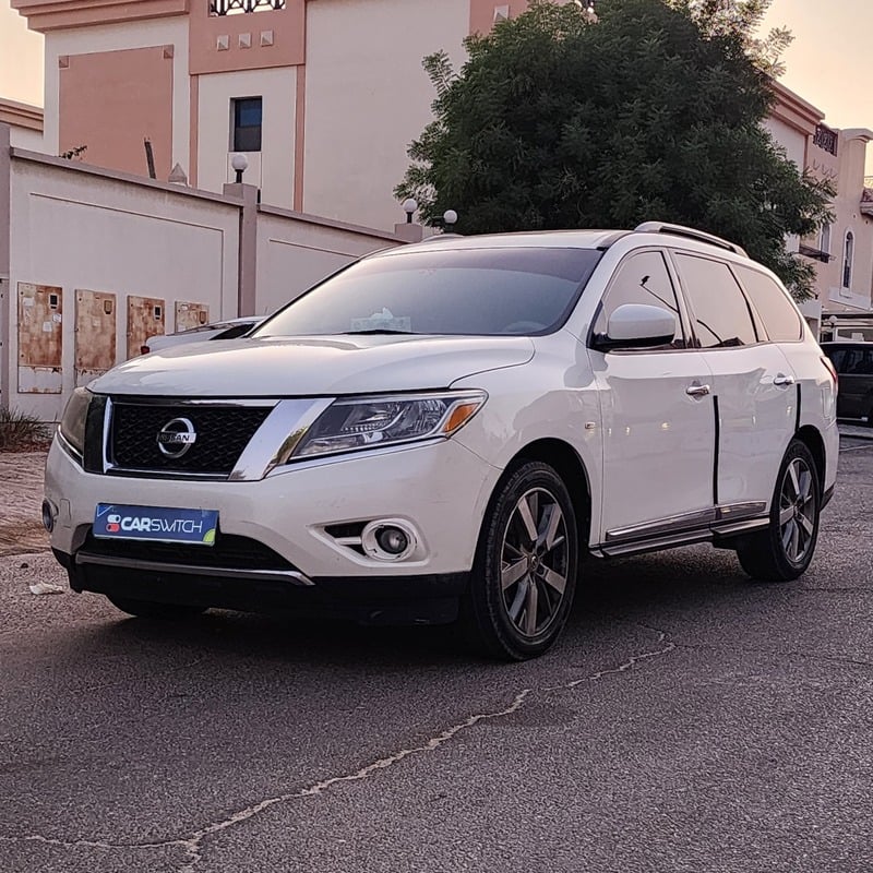 Used 2014 Nissan Pathfinder for sale in Dubai