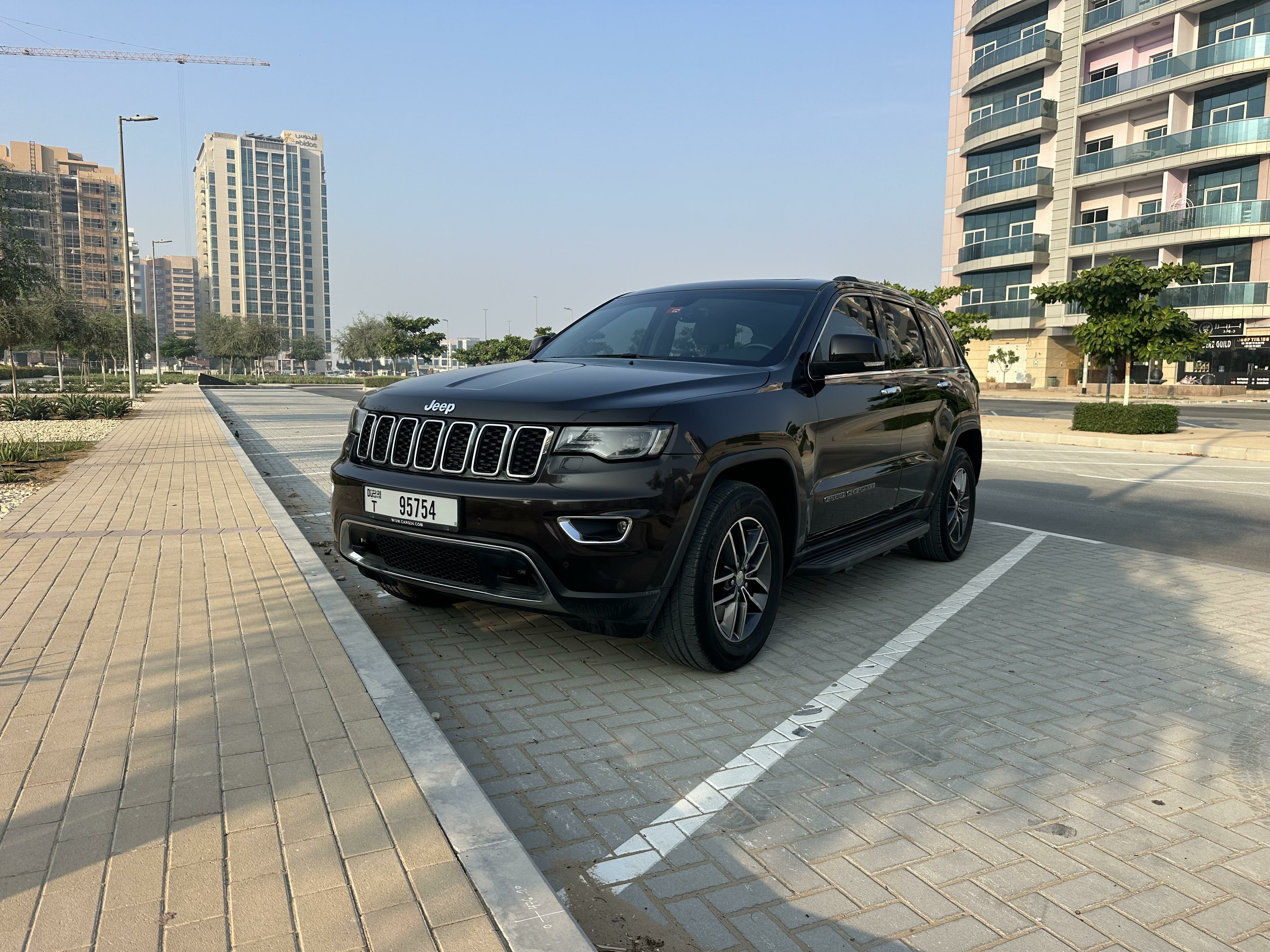 Used 2017 Jeep Grand Cherokee for sale in Dubai