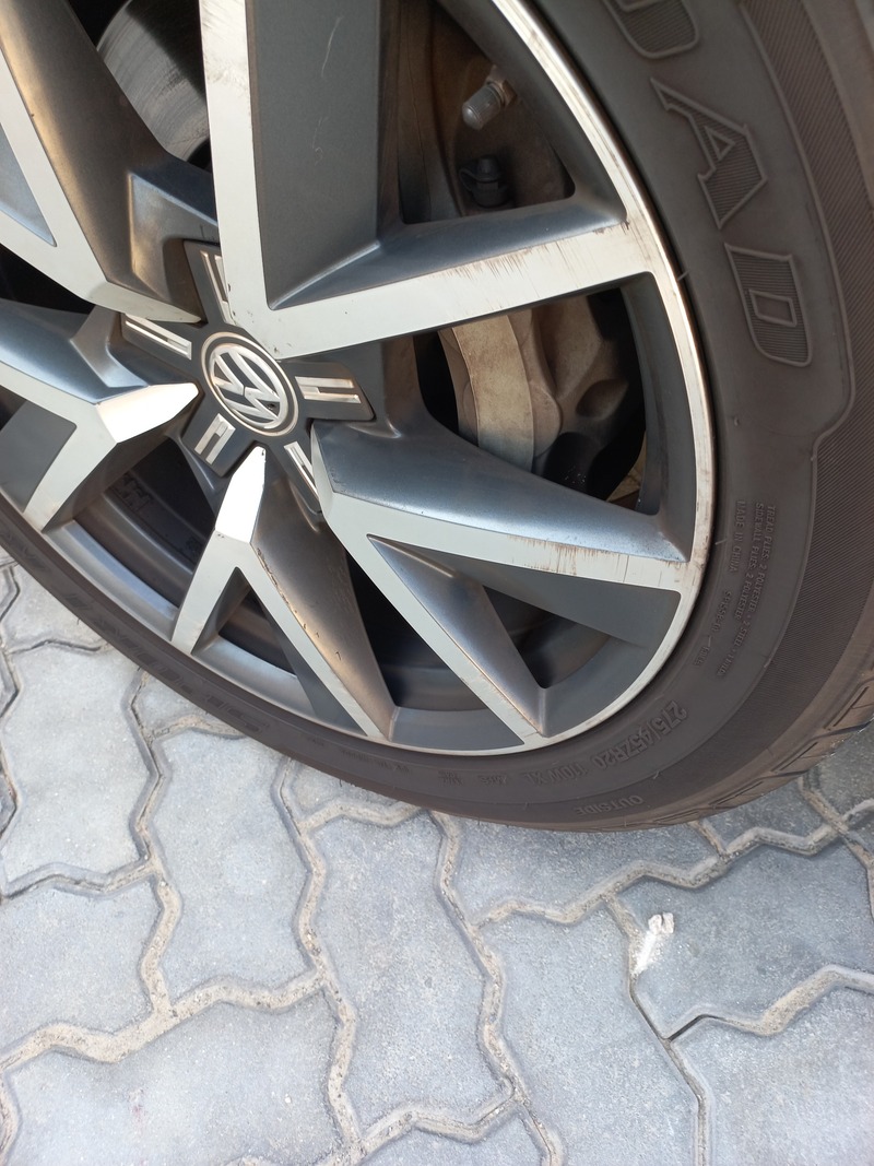 Used 2018 Volkswagen Touareg for sale in Abu Dhabi