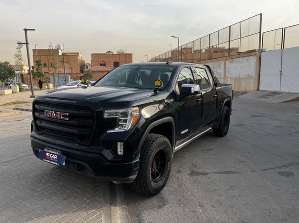 Used 2020 GMC Sierra for sale in Riyadh