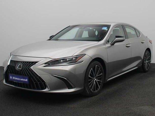 Used 2023 Lexus ES350 for sale in Dubai