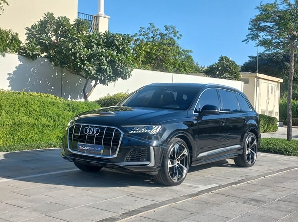 Used 2023 Audi Q7 for sale in Dubai