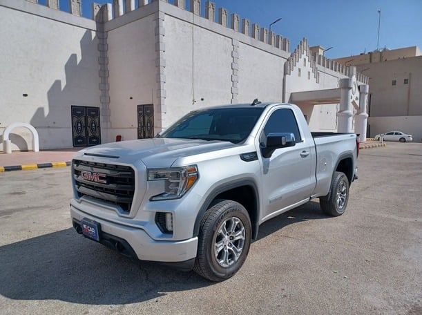 Used 2019 GMC Sierra for sale in Riyadh