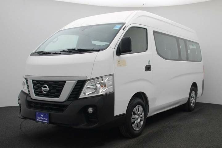 Used 2020 Nissan Urvan for sale in Dubai