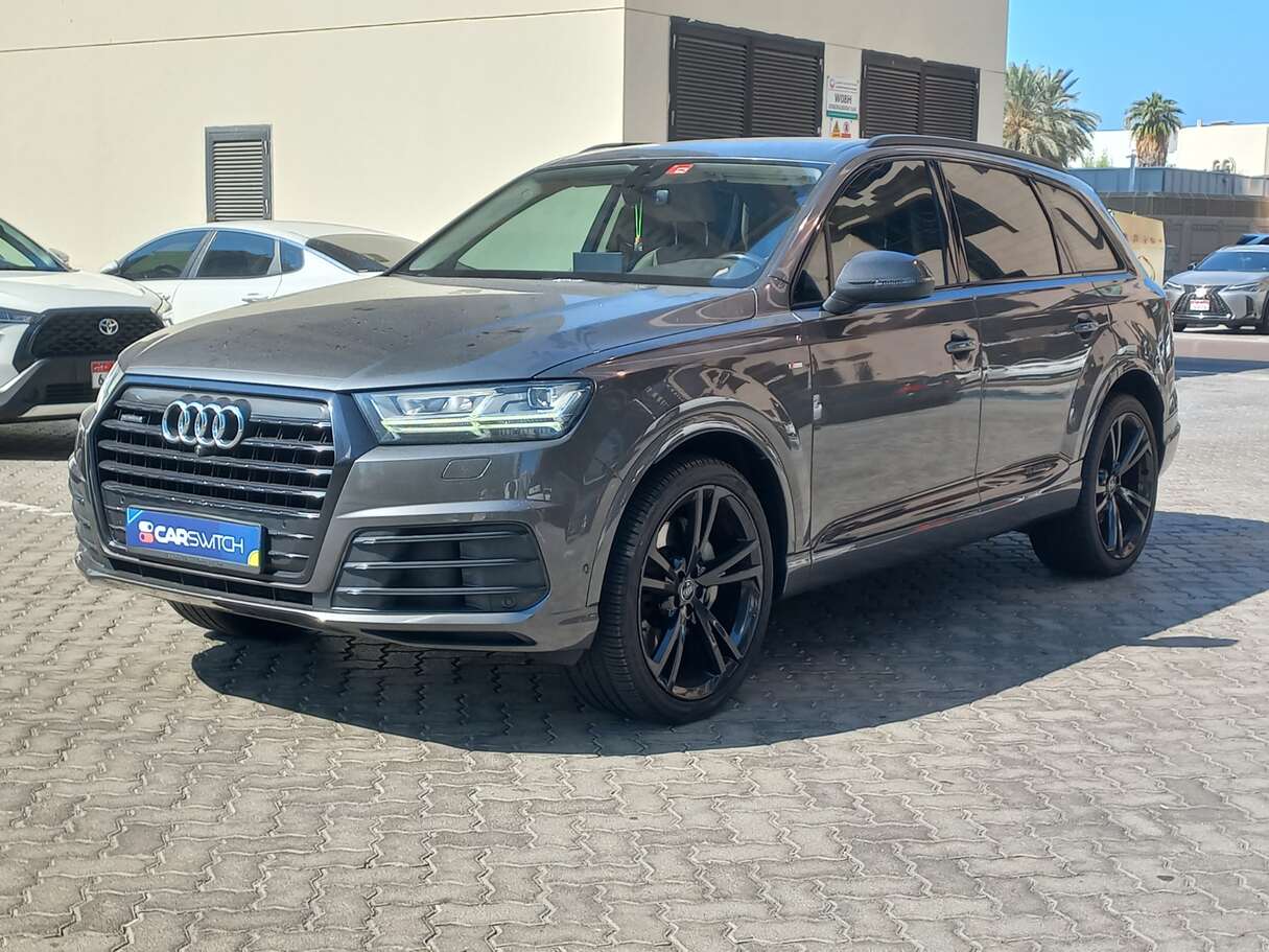 Used 2019 Audi Q7 for sale in Abu Dhabi