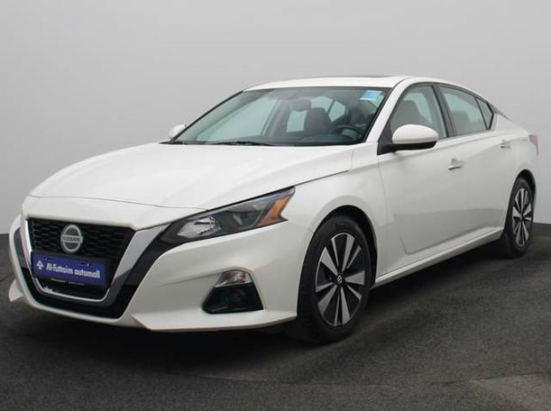 Used 2022 Nissan Altima for sale in Dubai