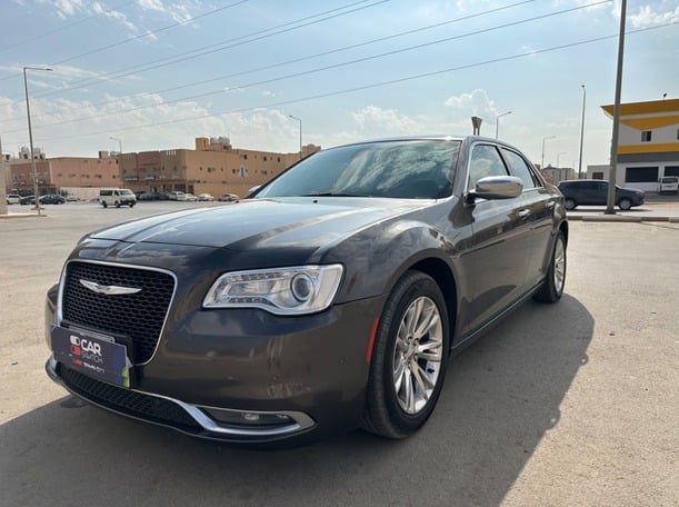 مستعمله 2017 كرايسلر 300C للبيع فى الرياض