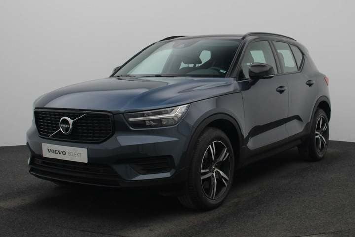 Used 2022 Volvo XC40 for sale in Dubai