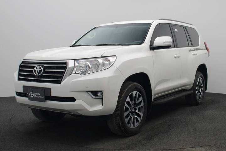 Used 2023 Toyota Prado for sale in Dubai