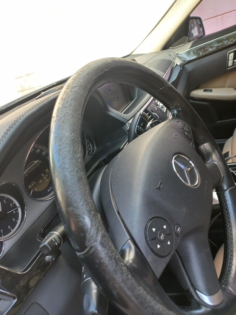 Used 2012 Mercedes E300 for sale in Abu Dhabi