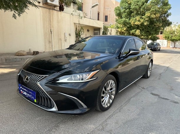 مستعمله 2019 لكزس ES350 للبيع فى الرياض