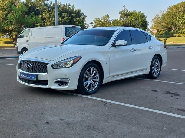 Used 2018 Infiniti Q70 for sale in Abu Dhabi