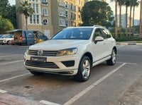 Used 2015 Volkswagen Touareg for sale in Dubai