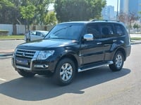 Used 2015 Mitsubishi Pajero for sale in Abu Dhabi