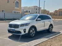 Used 2019 Kia Sorento for sale in Abu Dhabi