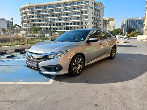 Used 2017 Honda Civic for sale in Dubai