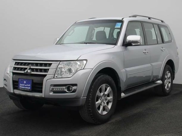 Used 2017 Mitsubishi Pajero for sale in Dubai