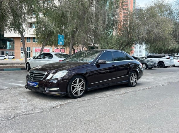 Used 2012 Mercedes E300 for sale in Abu Dhabi