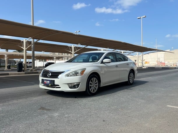 Used 2015 Nissan Altima for sale in Abu Dhabi