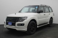 Used 2020 Mitsubishi Pajero for sale in Dubai