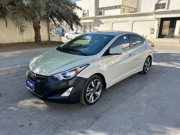 Used 2015 Hyundai Elantra for sale in Riyadh