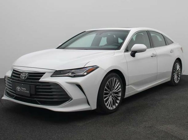 Used 2022 Toyota Avalon for sale in Dubai