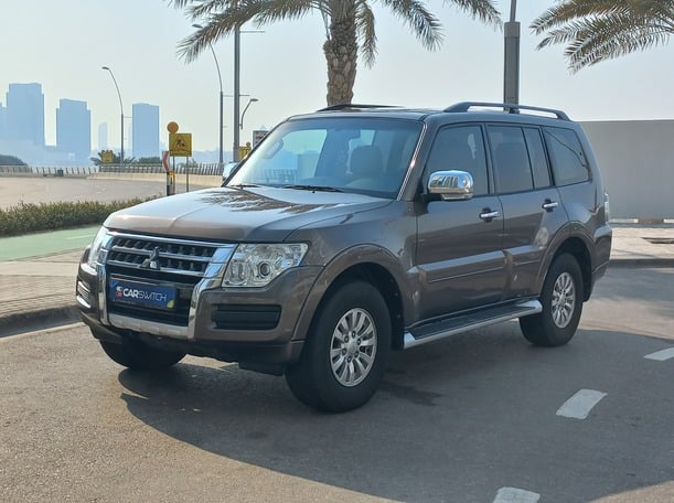 Used 2015 Mitsubishi Pajero for sale in Abu Dhabi