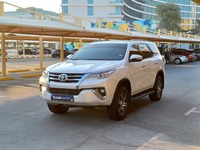 Used 2017 Toyota Fortuner for sale in Abu Dhabi