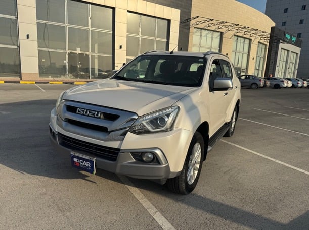 Used 2020 Isuzu MU-X for sale in Dammam