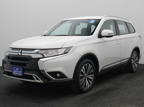 Used 2021 Mitsubishi Outlander for sale in Ajman