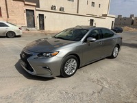 Used 2017 Lexus ES350 for sale in Riyadh