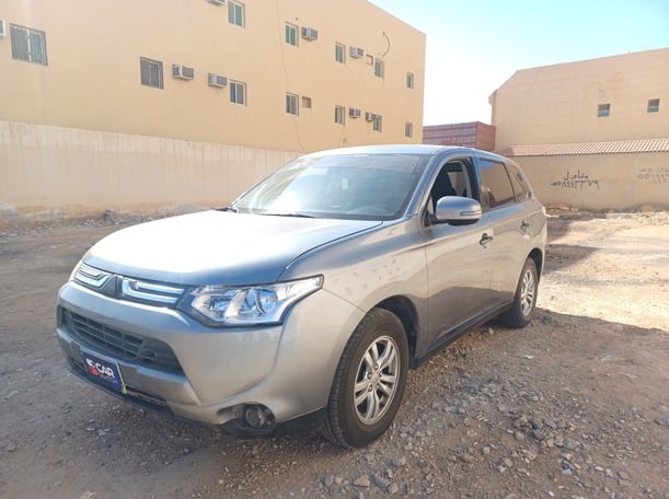 Used 2015 Mitsubishi Outlander for sale in Riyadh