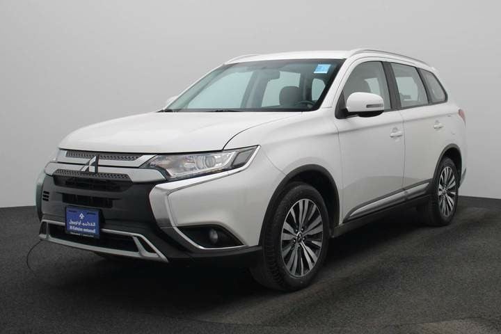 Used 2021 Mitsubishi Outlander for sale in Dubai