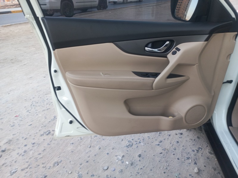 Used 2015 Nissan X-Trail for sale in Sharjah