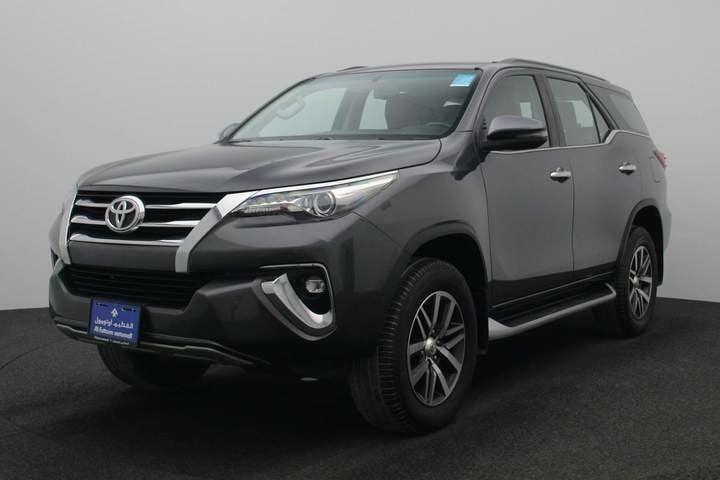 Used 2019 Toyota Fortuner for sale in Dubai