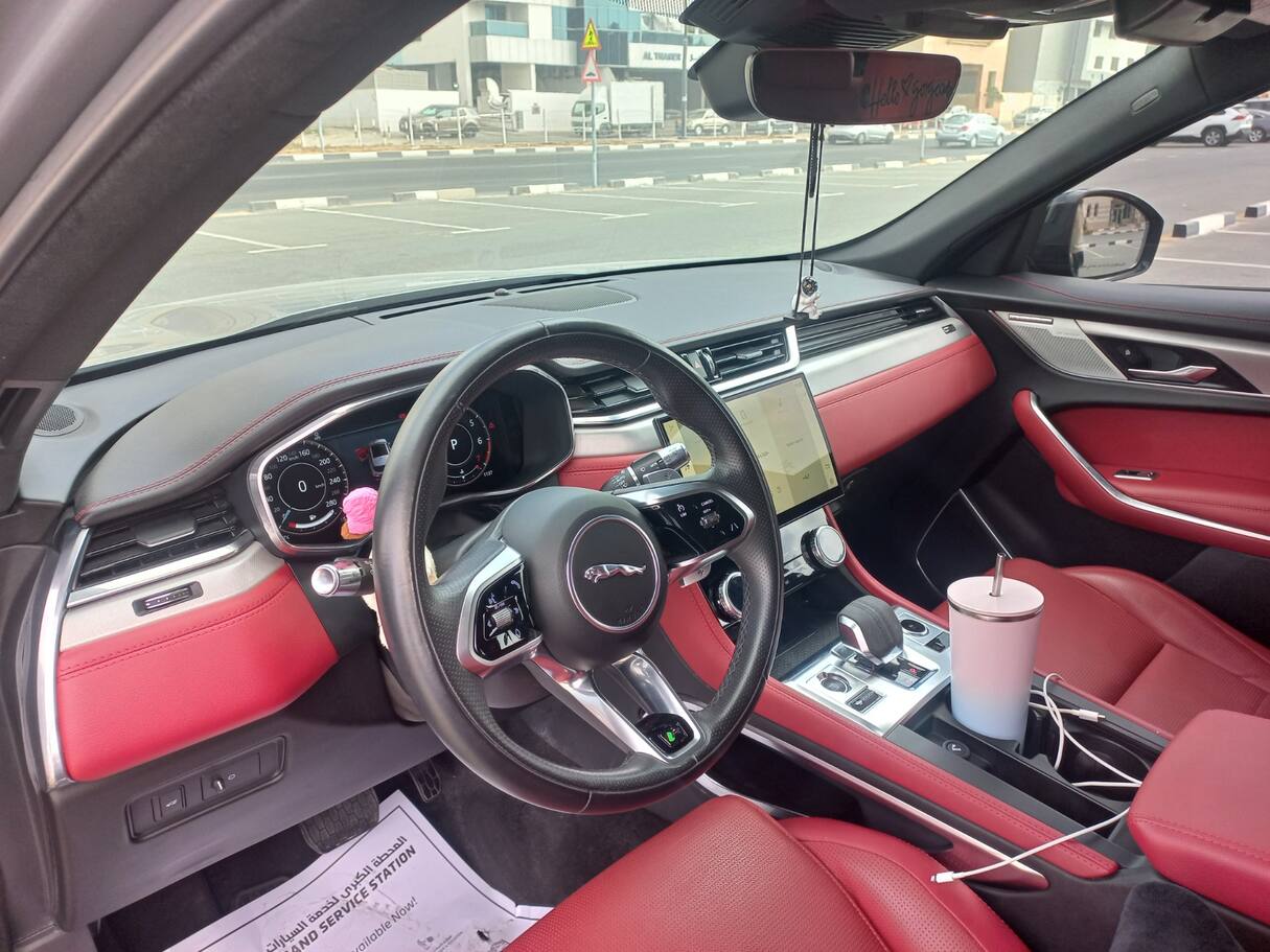 Car image 11