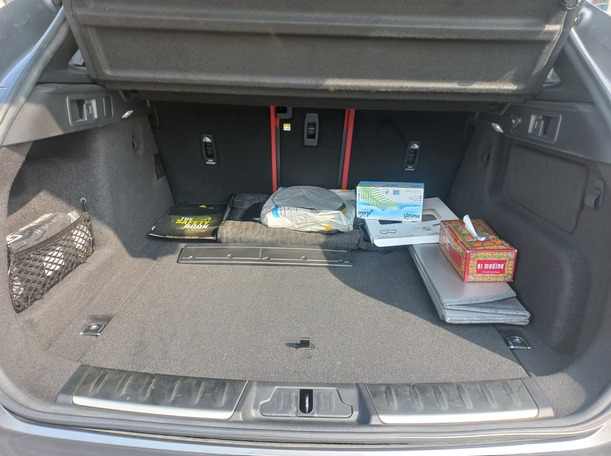 Car image 19
