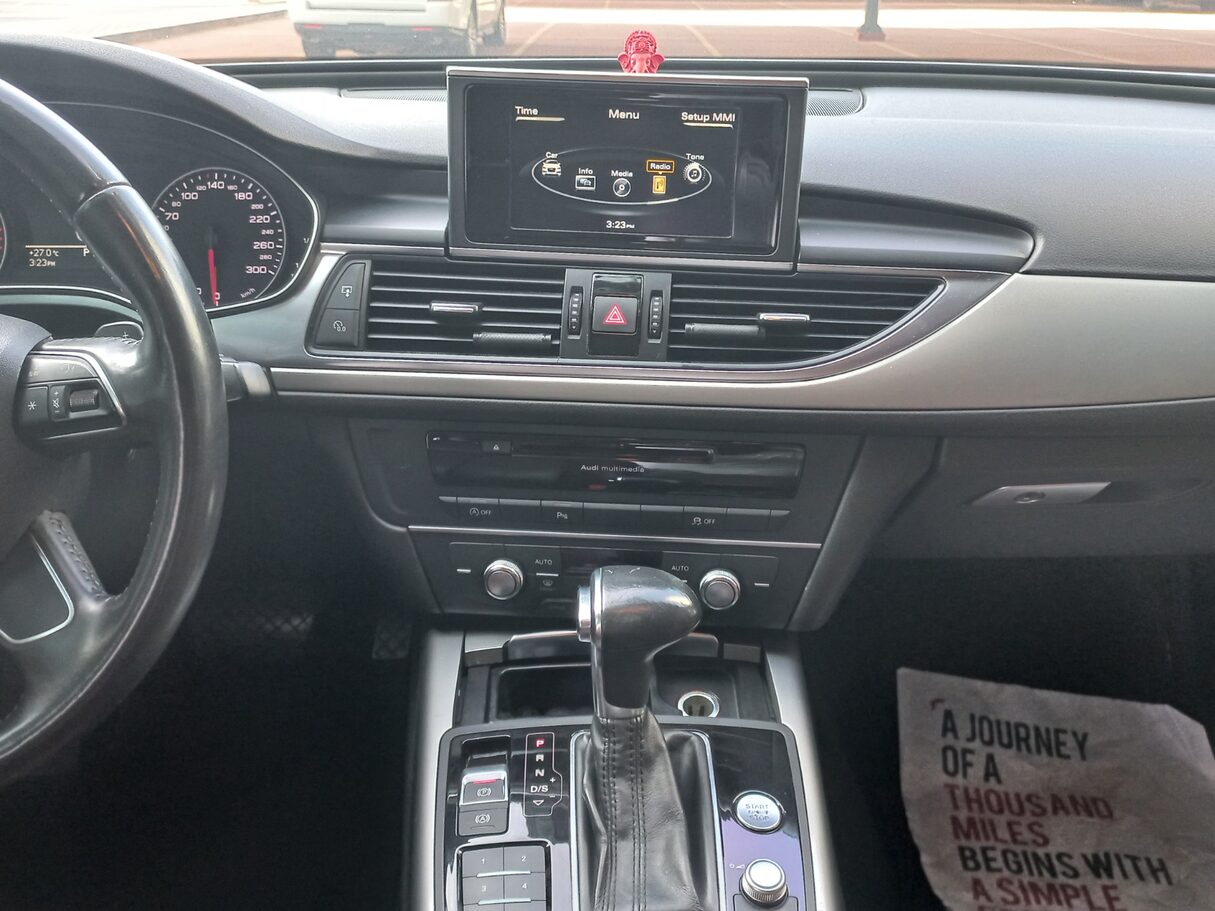 Car image 14