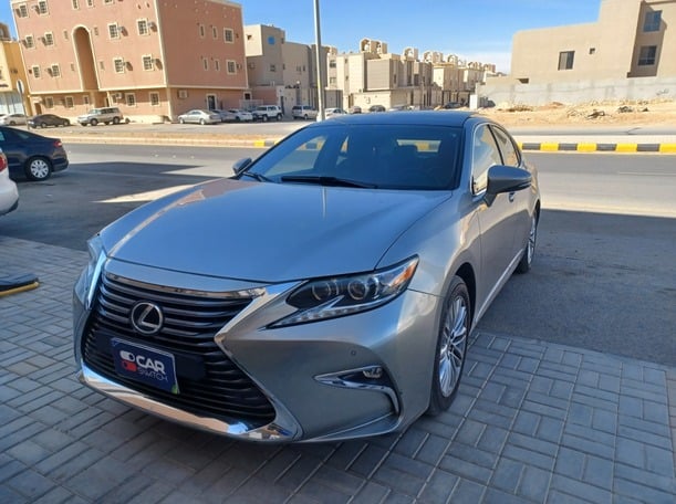 Used 2016 Lexus ES350 for sale in Riyadh