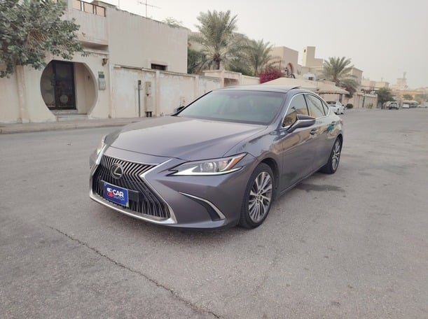 Used 2019 Lexus ES350 for sale in Al Khobar