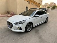 Used 2019 Hyundai Sonata for sale in Riyadh