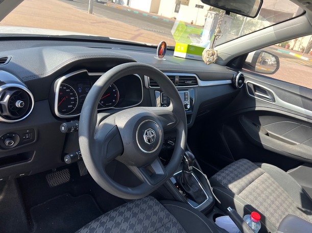 Car image 11