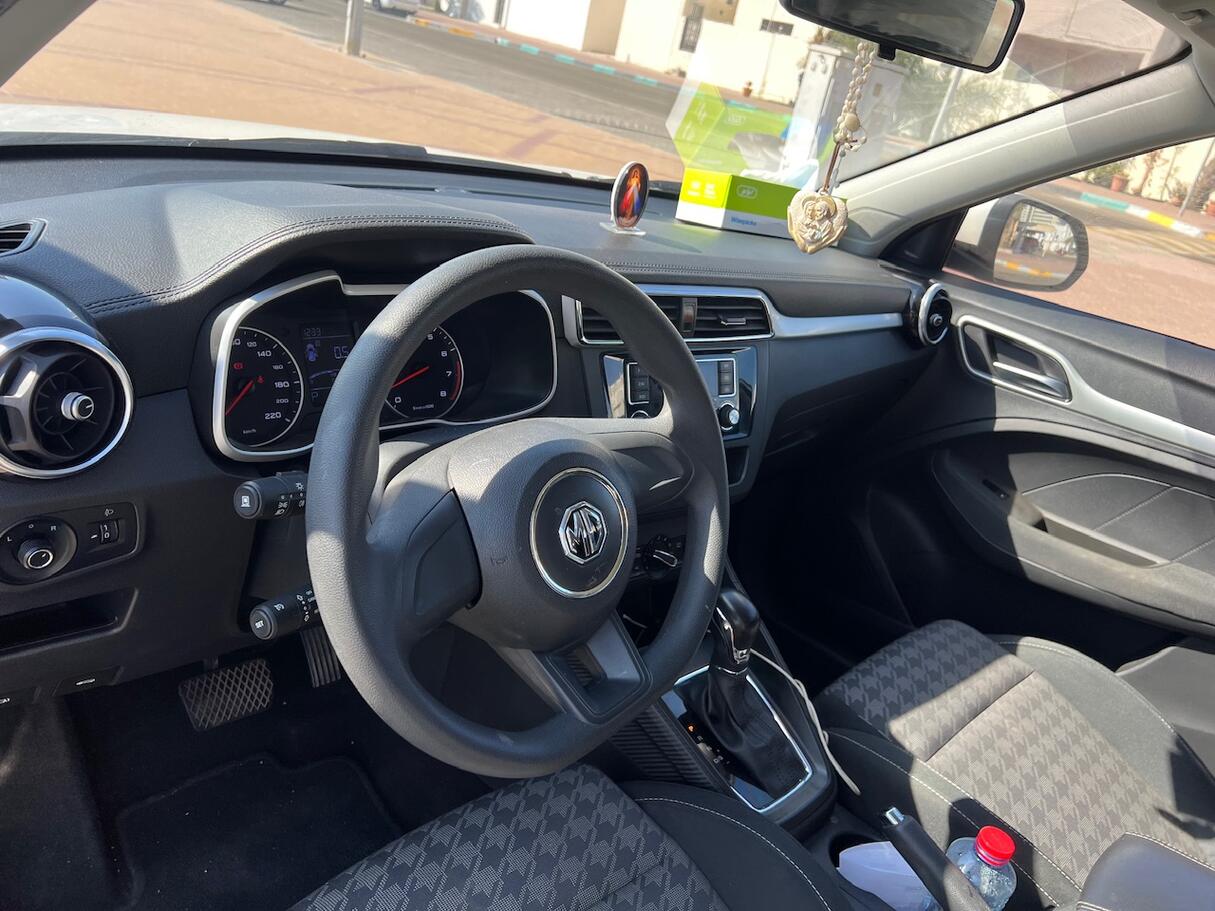 Car image 11