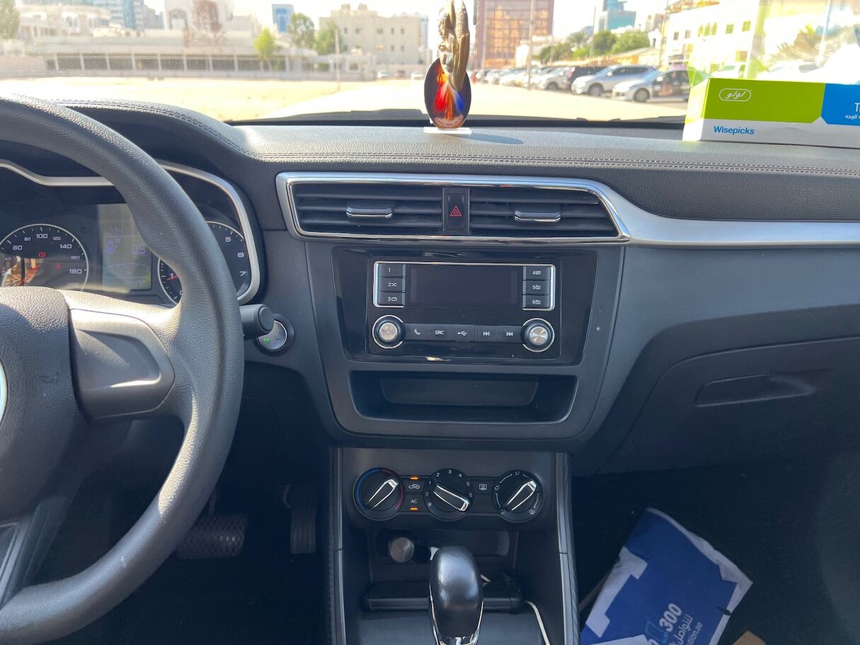 Car image 17