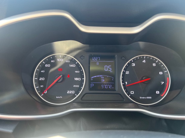 Car image 19
