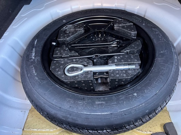 Car image 23
