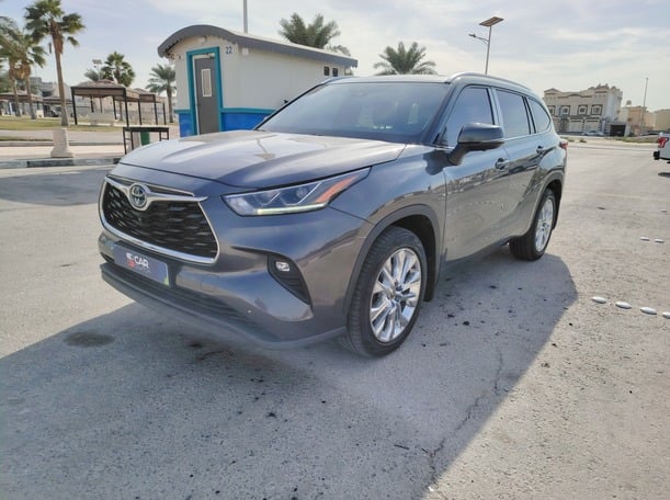 Used 2023 Toyota Highlander for sale in Dammam