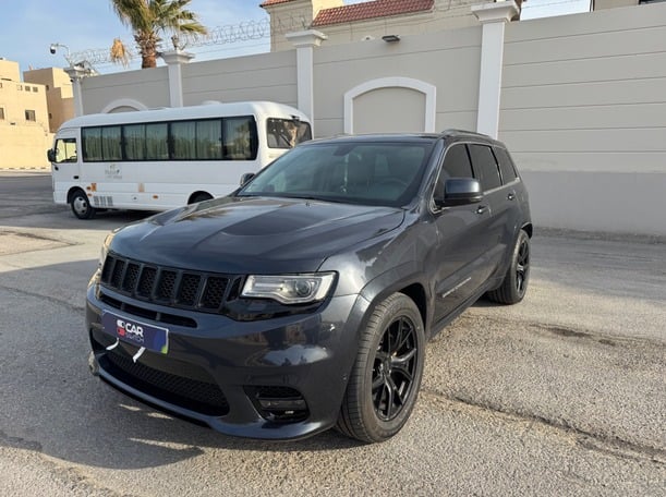 Used 2015 Jeep Grand Cherokee for sale in Al Khobar