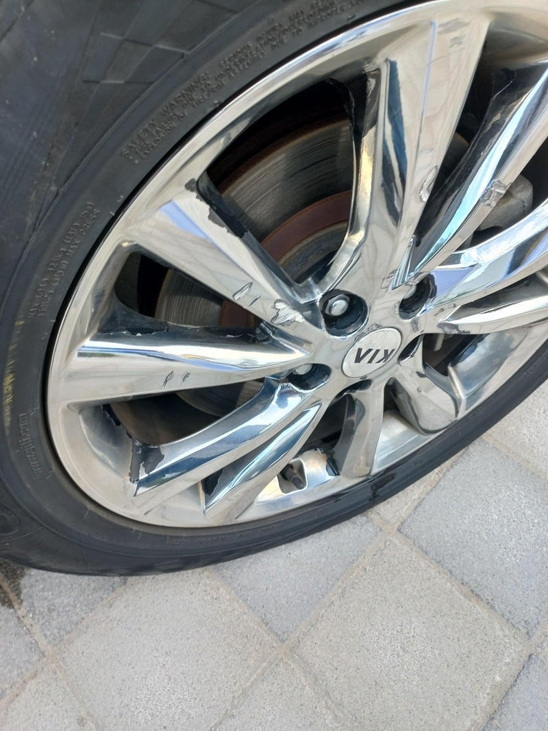 Used 2019 Kia Grand Carnival for sale in Abu Dhabi