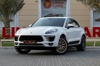 Used 2018 Porsche Macan for sale in Dubai